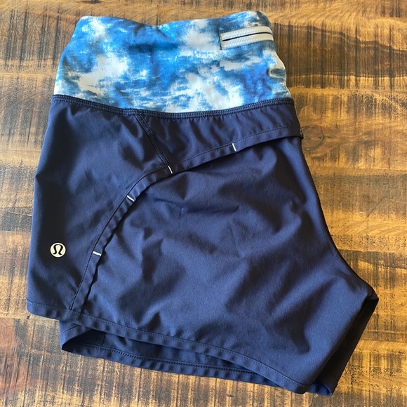 Lululemon Size 6 Shorts - Picture 1 of 9